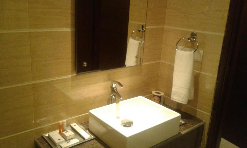 ניו דלהי A One Hotels By Ventus Hotels & Resorts- Delhi Airport מראה חיצוני תמונה